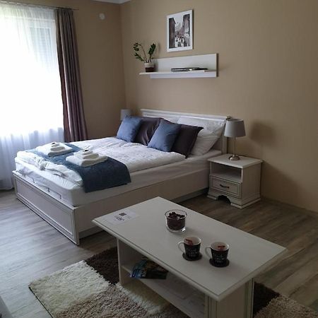 Royal Apartman Eger Esterno foto