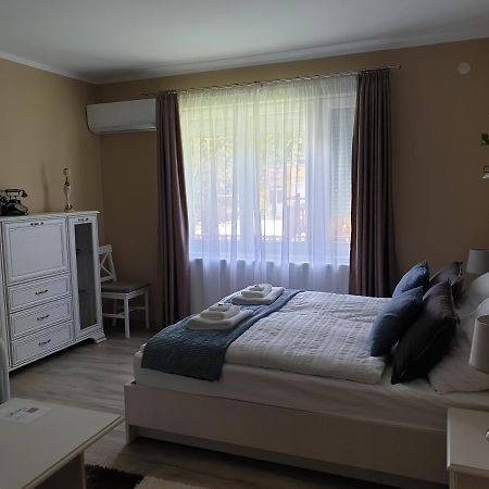 Royal Apartman Eger Esterno foto
