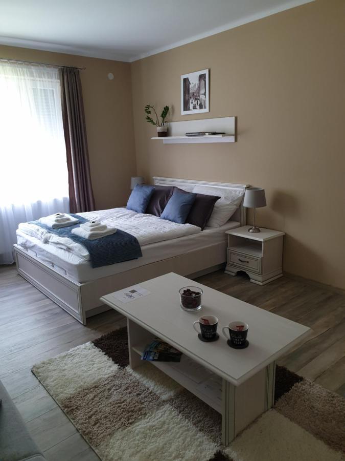 Royal Apartman Eger Esterno foto